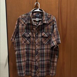 Wrangler Men's Tan and Black Plaid Button down western vintage shirt